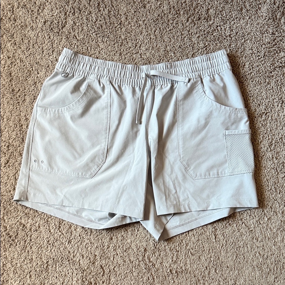Women’s Columbia White Floral and Light Gray Shorts Bundle Size L - Picture 6 of 9